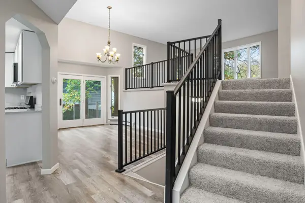 6298 Upper 46th Street N, Oakdale, MN 55128