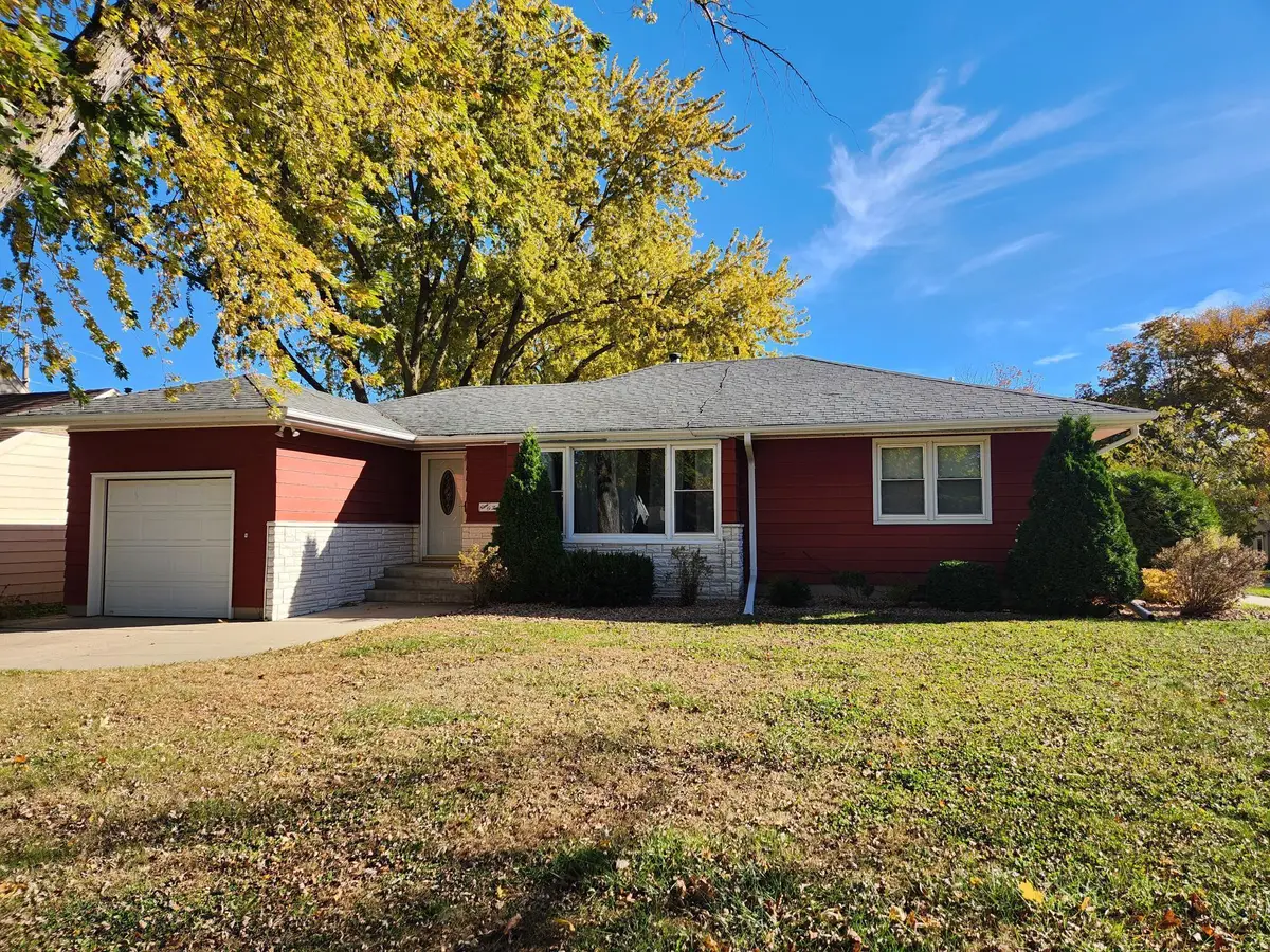 902 Clausen Avenue, Albert Lea, MN 56007 - Image #1