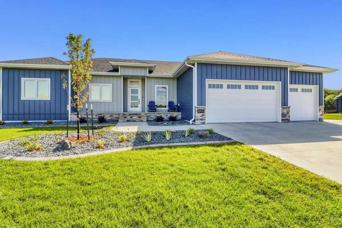 6910 2nd Street Nw, Moorhead, MN 56560 - #1