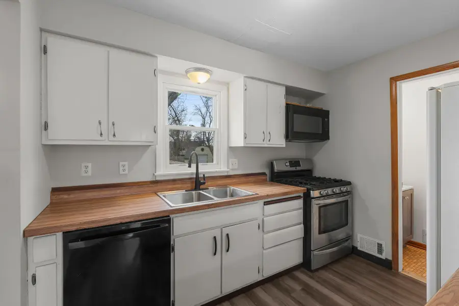 7624 Daleview Drive, Brooklyn Park, MN 55443 - #3