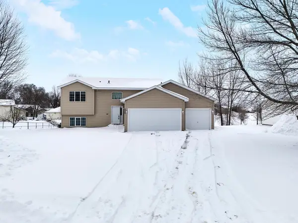 936 Lincoln Court S, Cambridge, MN 55008