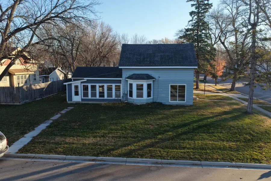 203 Trott Avenue Se, Willmar, MN 56201 - Image #2