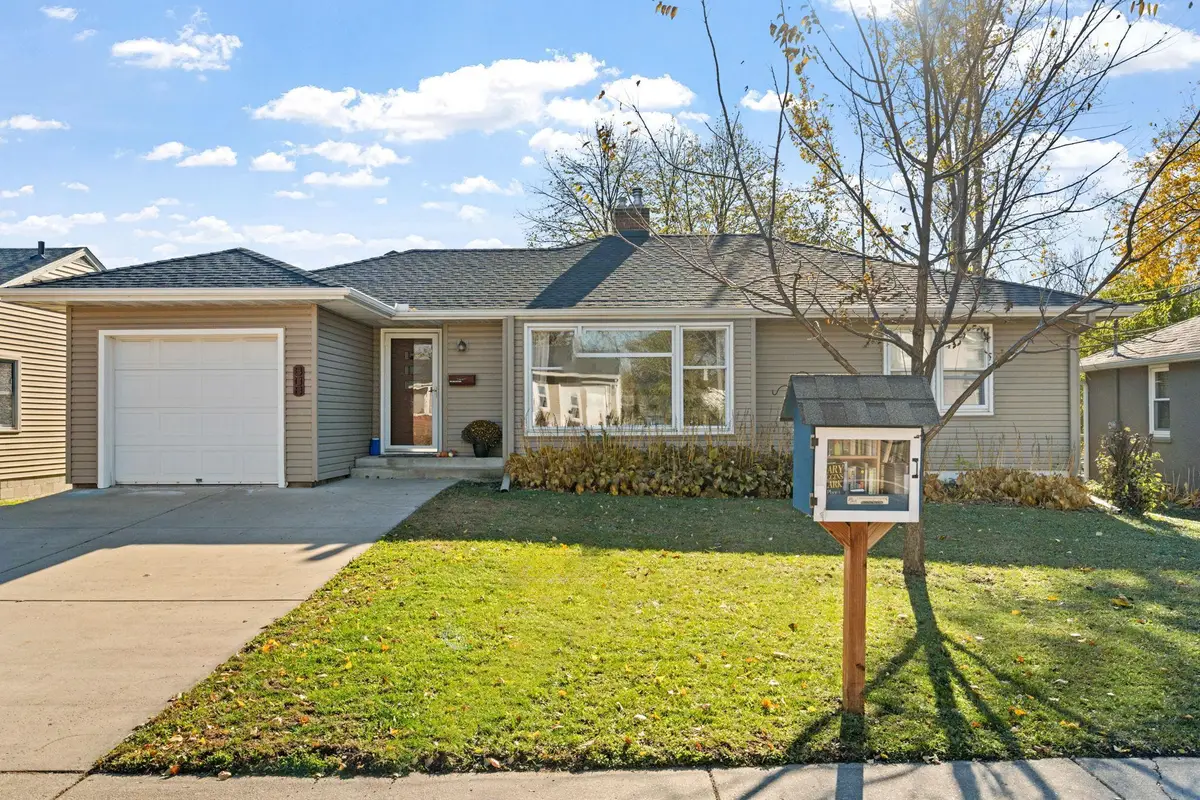 808 Stoughton Avenue, Chaska, MN 55318 - Image #1