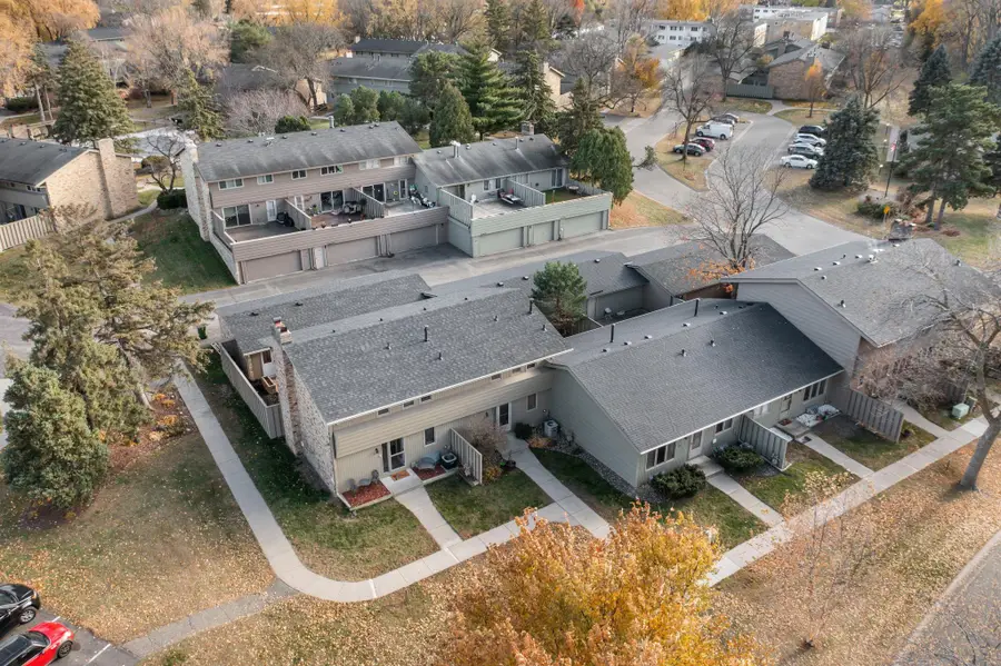 220 Windsor Lane, New Brighton, MN 55112 - Image #2