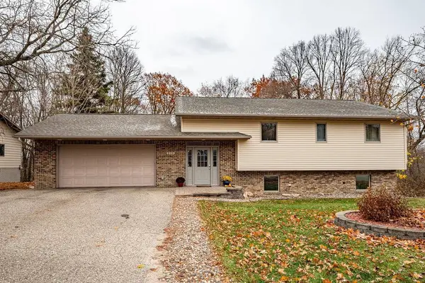 275 E Sunset Lane, Ellsworth, WI 54011