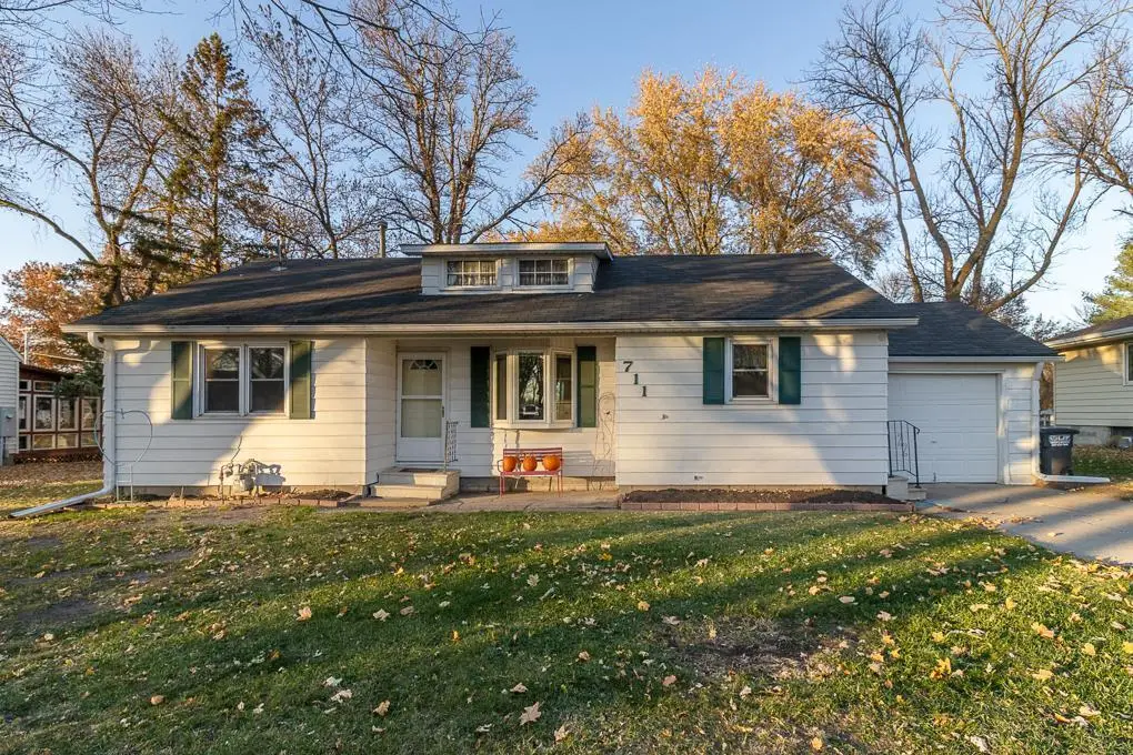 711 E Blue Earth Street, Lake Crystal, MN 56055 - Image #1