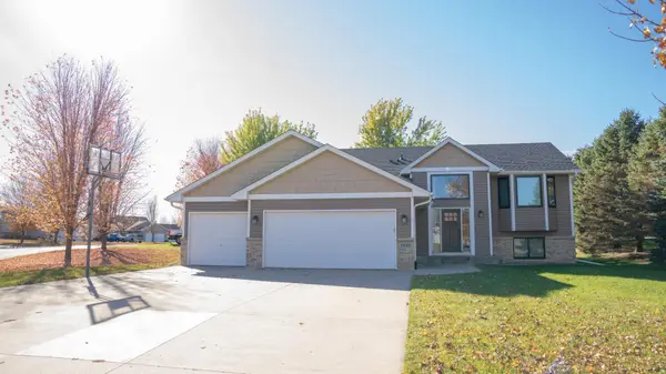 1048 Prairie Ridge Lane, Lester Prairie, MN 55354