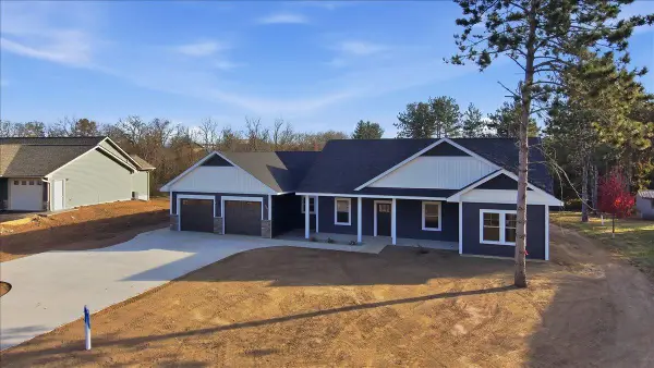 1422 Creekwood Drive, New Richmond, WI 54017