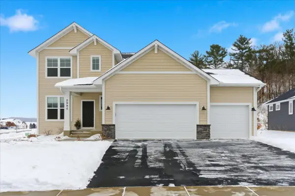 2990 Coventry Circle, River Falls, WI 54022