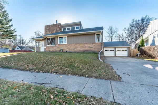 1015 11th Avenue S, Moorhead, MN 56560