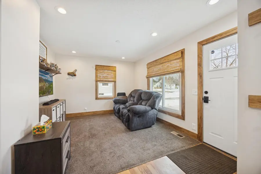 511 N Swift Avenue, Litchfield, MN 55355 - #2