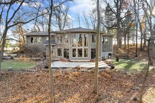 72203 Wineglass Road, Albert Lea, MN 56007