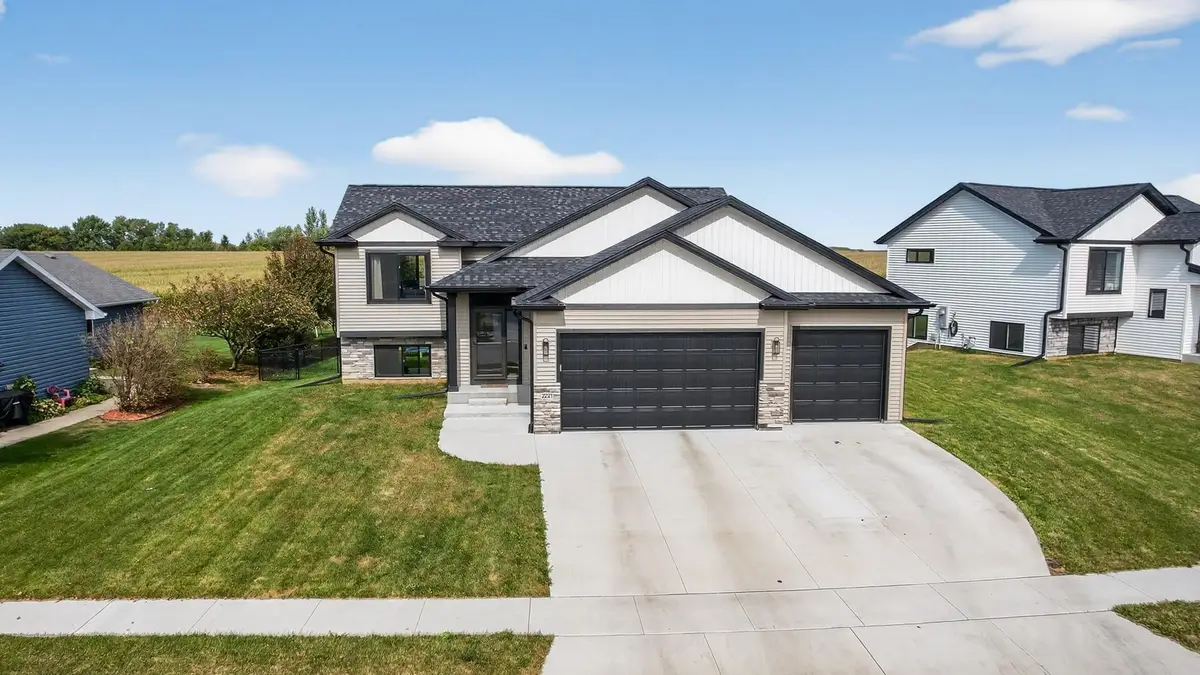 2221 Petersen Drive Nw, Stewartville, MN 55976 - #1