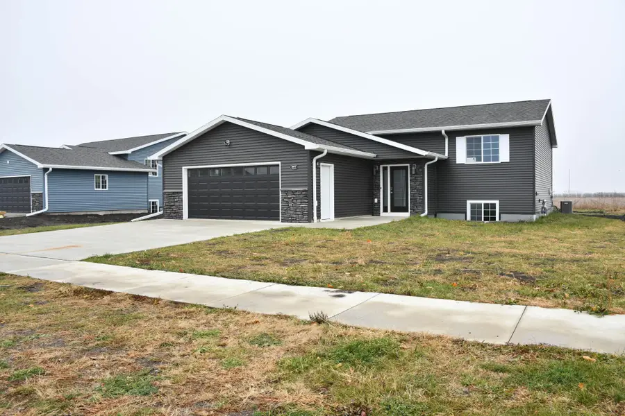 1677 Cecilee Street, Worthington, MN 56187 - Image #2