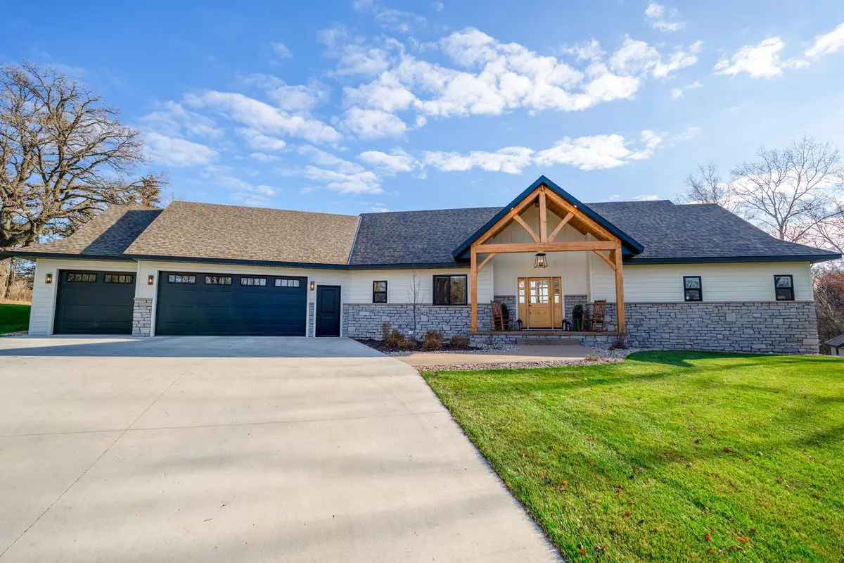 131 Pine Street Nw, New London, MN 56273 - Image #1