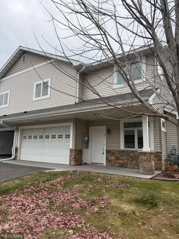 1291 County Road D Circle E, Vadnais Heights, MN 55109