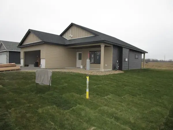 2011 Douglas Trail Drive Se, Pine Island, MN 55963