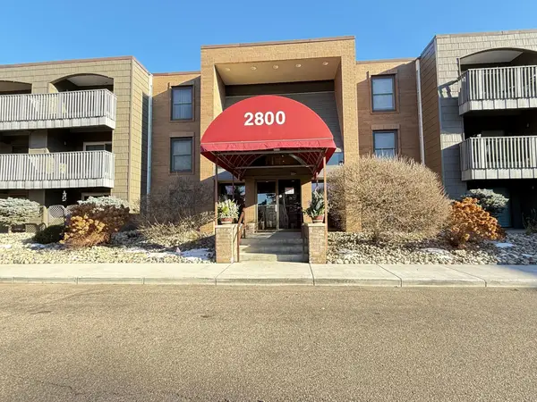 2800 Hamline Avenue N #112, Roseville, MN 55113