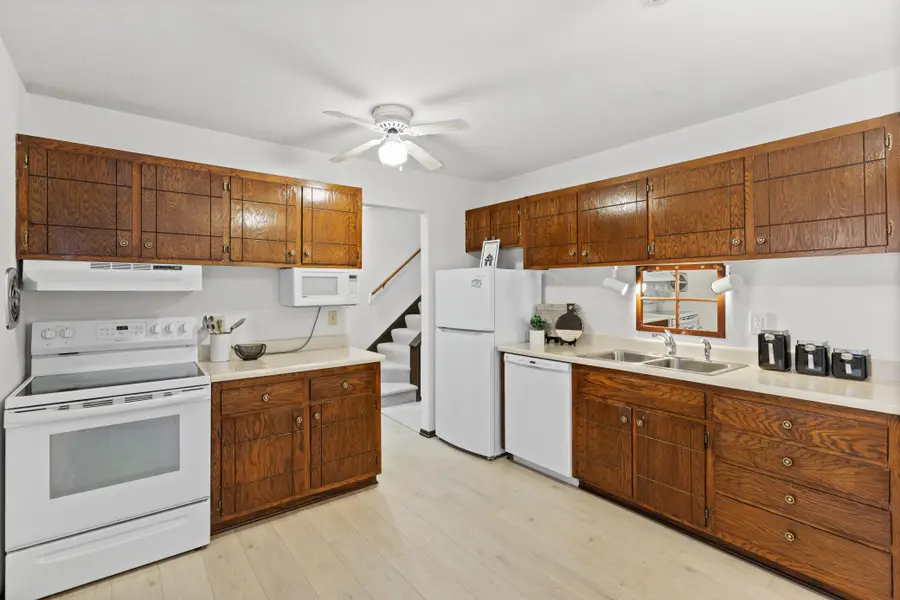 2355 Dorland Place E, Maplewood, MN 55119 - Image #2