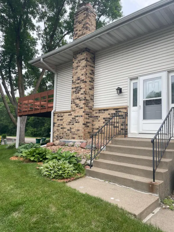 12232 Oak Leaf Circle, Burnsville, MN 55337