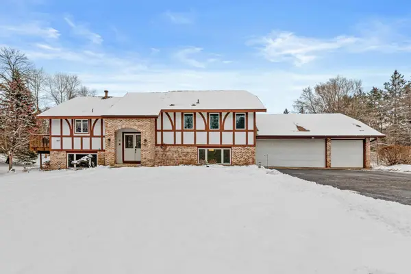 10 Hay Camp Road, North Oaks, MN 55127