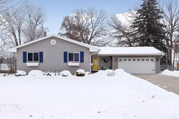 1297 Pinewood Drive, Woodbury, MN 55125