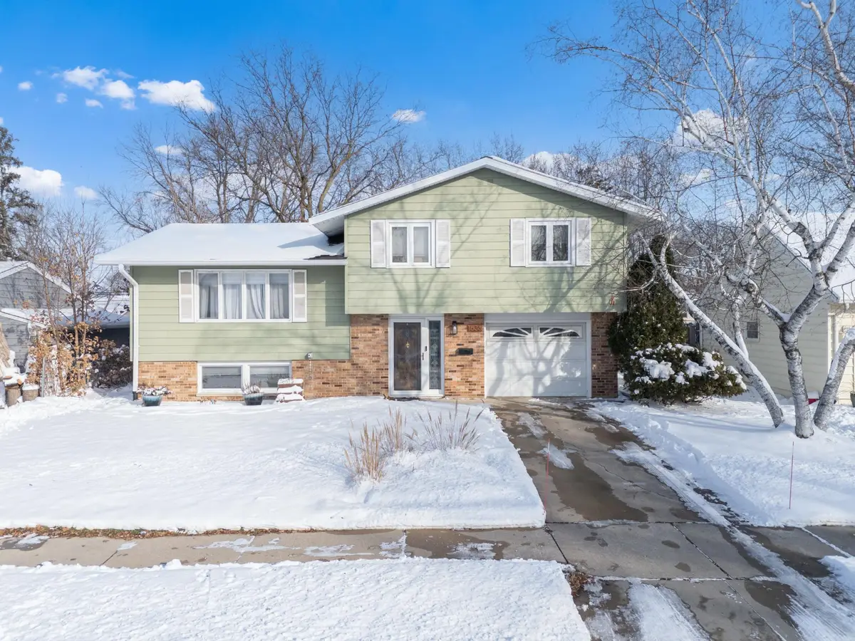 1536 8 1/2 Avenue Se, Rochester, MN 55904 - Image #1