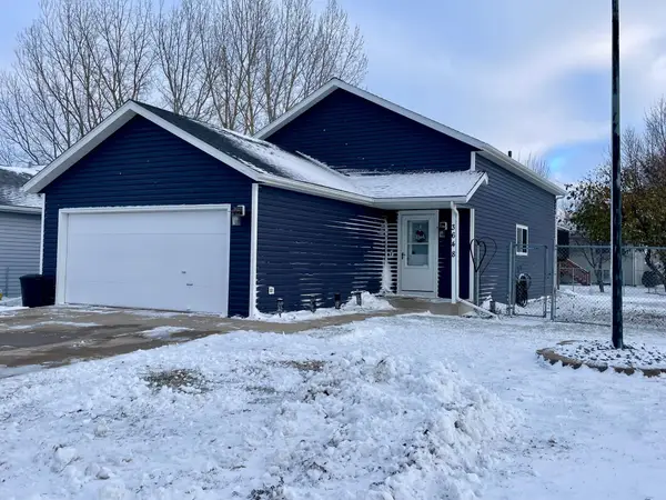 3648 Village Green Lane, Moorhead, MN 56560