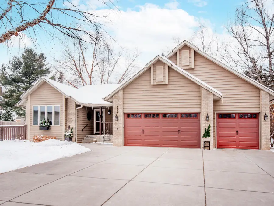 129 Hemlock Place, Vadnais Heights, MN 55127 - Image #2