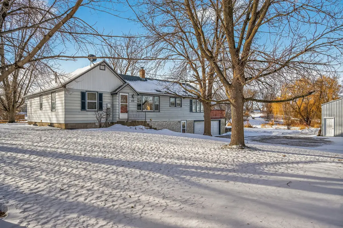 909 Pacific Avenue, Waverly, MN 55390 - Image #1