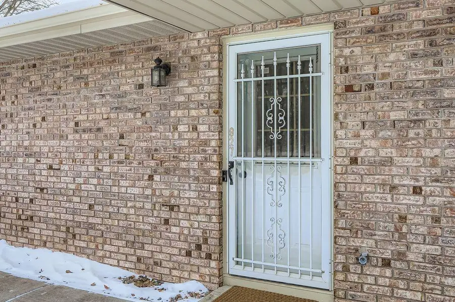 927 Pond View Court, Vadnais Heights, MN 55127 - Image #3