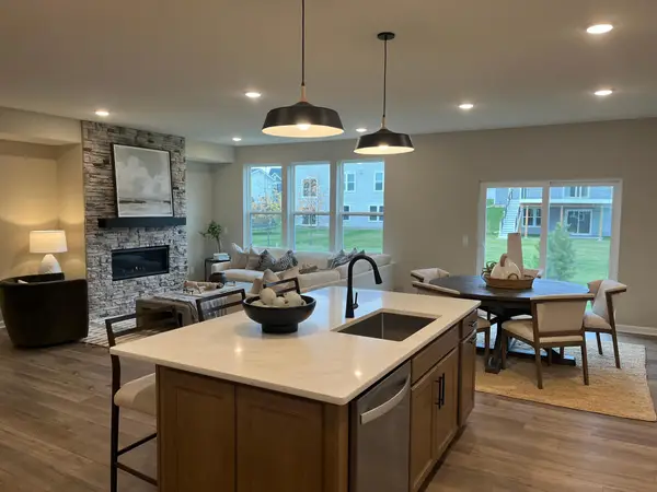 10374 Mcgregor Boulevard, Woodbury, MN 55129