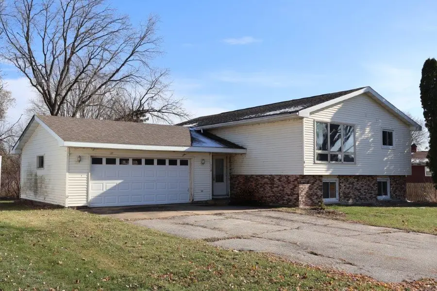 110 Lakeview Court, Tomah, WI 54660 - Image #2