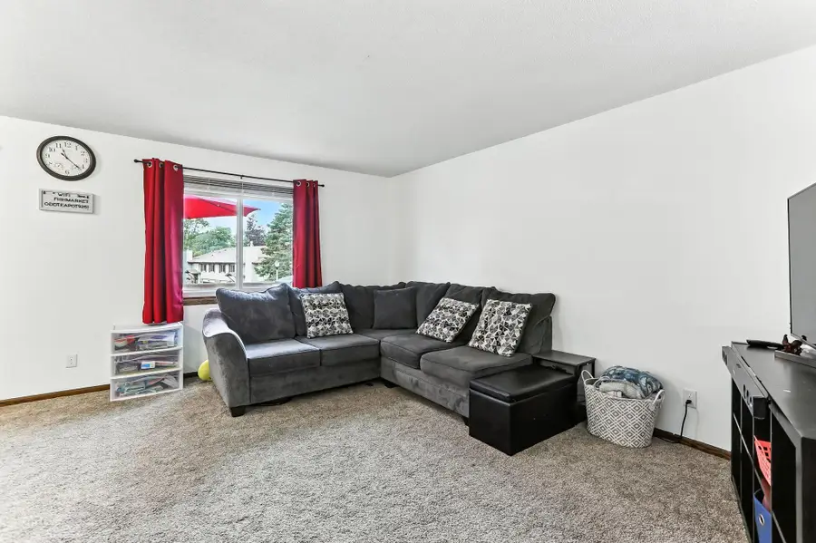 3945 Gershwin Avenue N, Oakdale, MN 55128 - Image #3