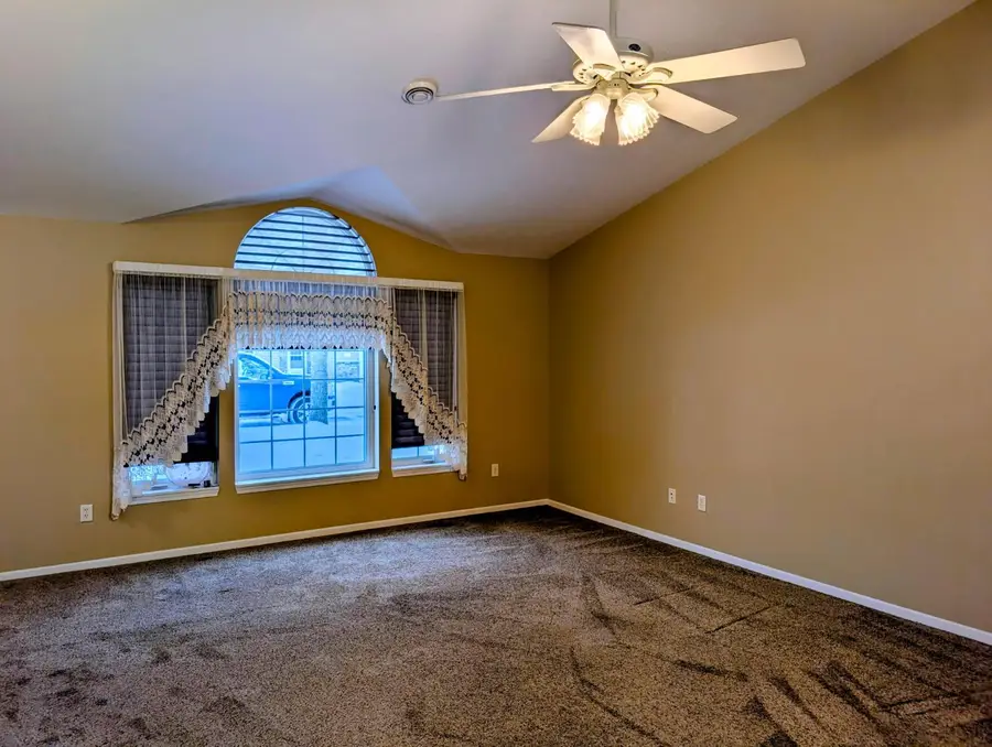 1213 E Ashmore Avenue, Montevideo, MN 56265 - Image #2