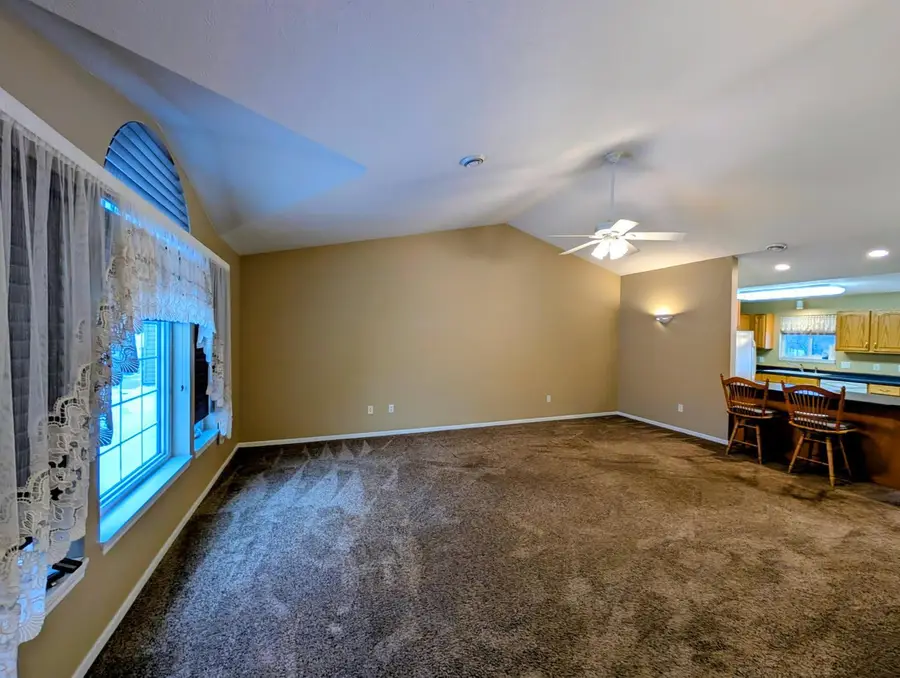 1213 E Ashmore Avenue, Montevideo, MN 56265 - Image #3