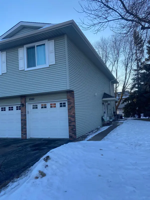 1060 Pond View Court, Vadnais Heights, MN 55127