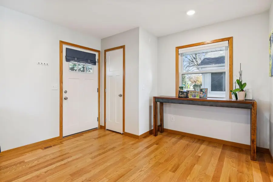 984 Tuscarora Avenue, Saint Paul, MN 55102 - #3