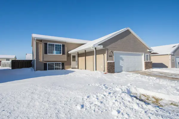 3023 33rd Street S, Moorhead, MN 56560