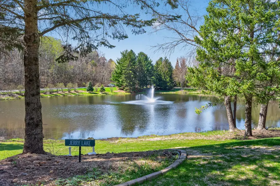 7 Hawthorne Court, North Oaks, MN 55127 - #2