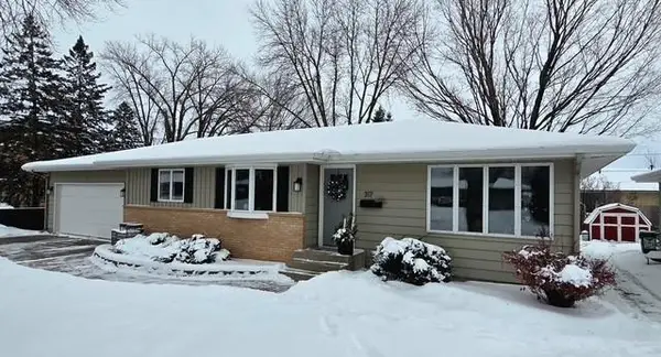 317 W 4th Street, Waconia, MN 55387