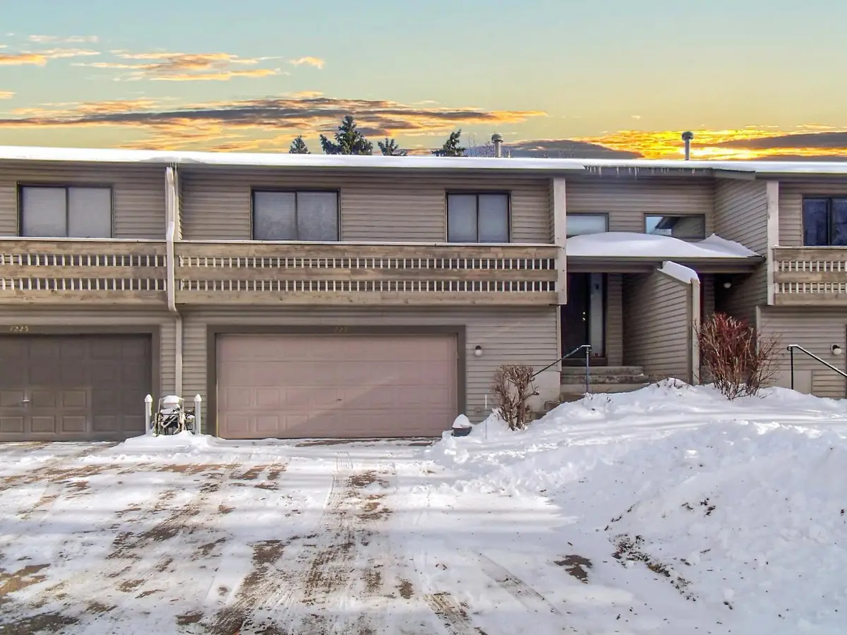 7229 Woodstock Curve, Bloomington, MN 55438 - Image #1