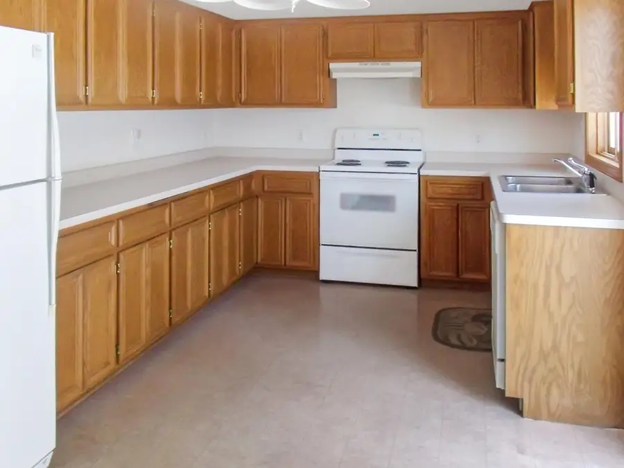 7229 Woodstock Curve, Bloomington, MN 55438 - Image #2