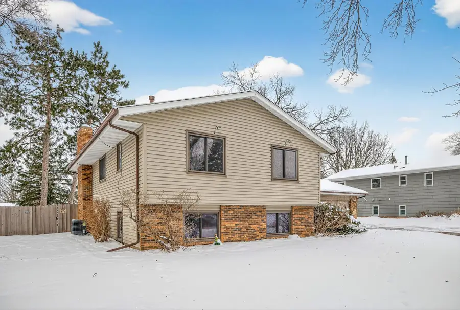 2801 Aglen Avenue, Roseville, MN 55113 - Image #2