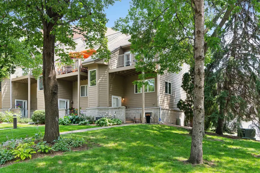 2824 Kenwood Isles Drive, Minneapolis, MN 55408 - Image #3