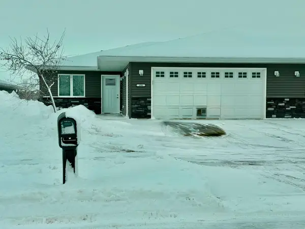 406 Tee Box Lane Ne, Stewartville, MN 55976