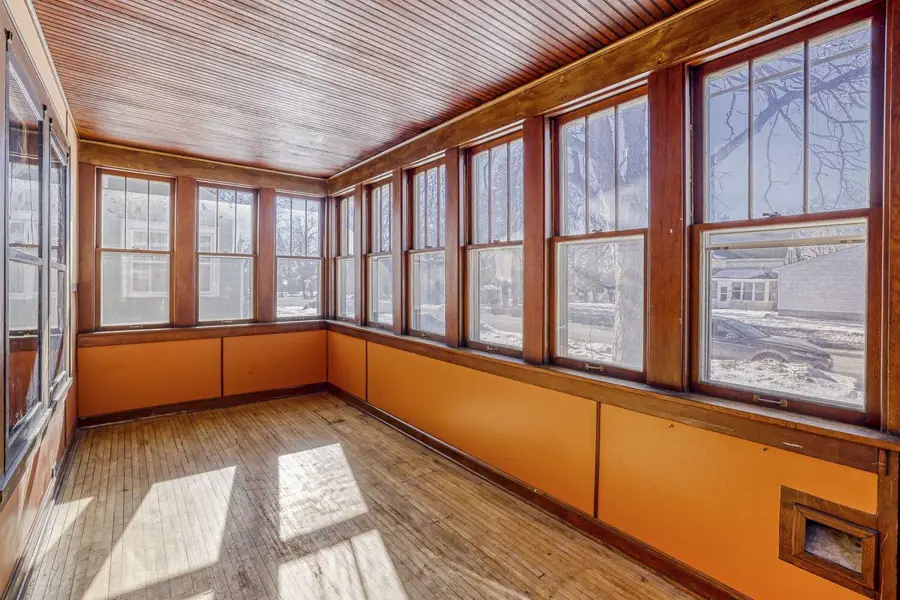 1002 Earl Street, Saint Paul, MN 55106 - Image #2