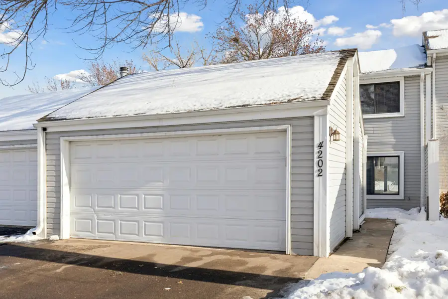 4202 Sylvia Lane S, Shoreview, MN 55126 - Image #2