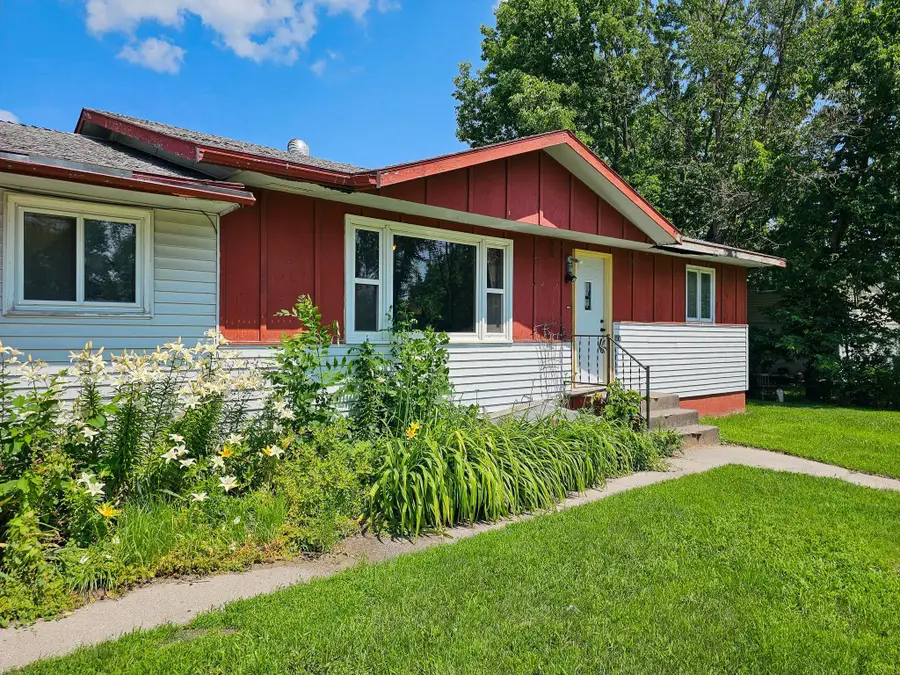 452 4th St Nw, Perham, MN 56573 - #3