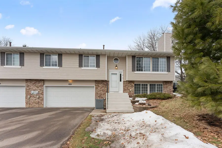 1216 Hilo Avenue N, Oakdale, MN 55128 - #3